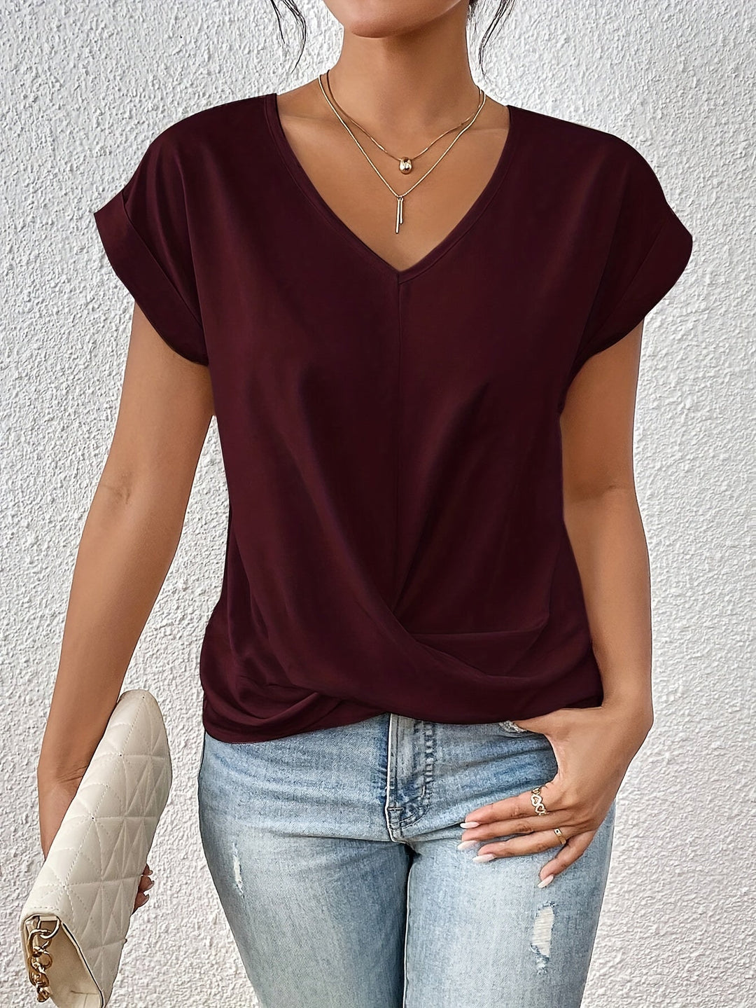 MELIA | CASUAL T-SHIRT MIT HERZAUSSCHNITT (1+1 GRATIS)